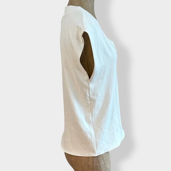 H&M White Short Sleeve V Neck Blouse 2 - Picture 2 of 6